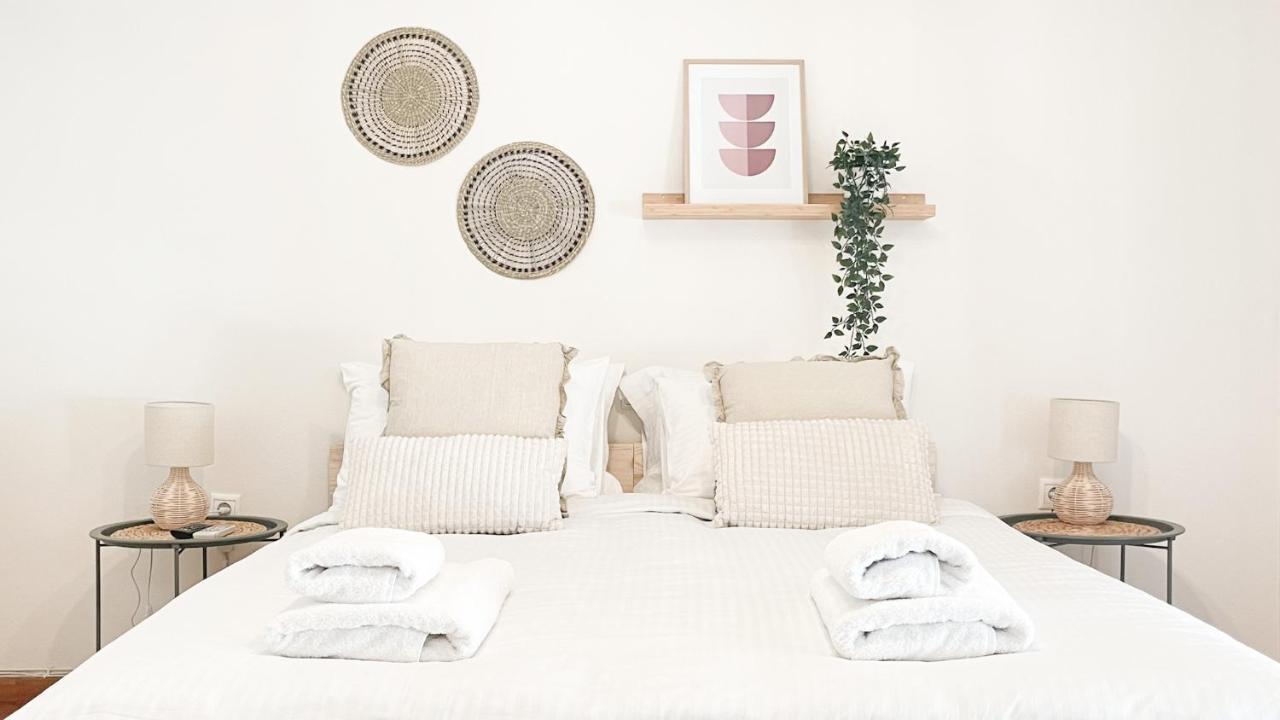Boho Chic 2Br Apartment In The Center Of Athena Bagian luar foto