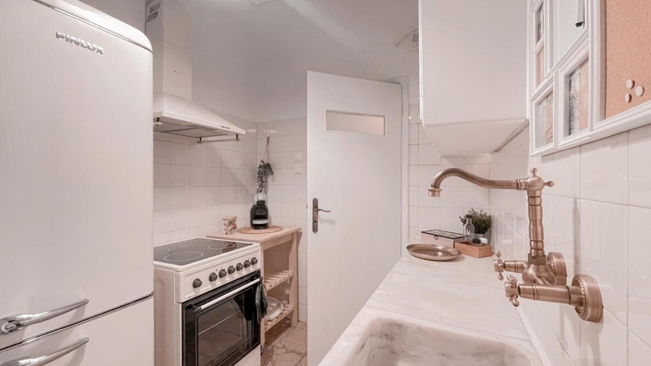 Boho Chic 2Br Apartment In The Center Of Athena Bagian luar foto