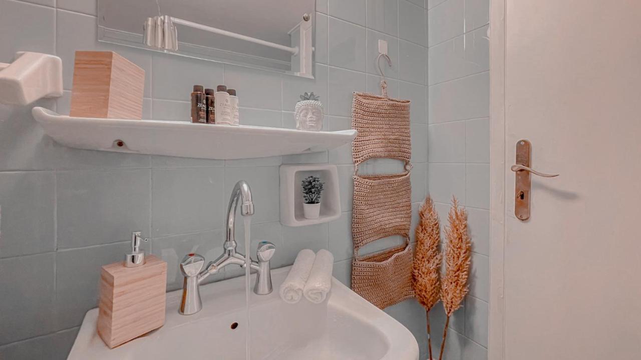 Boho Chic 2Br Apartment In The Center Of Athena Bagian luar foto