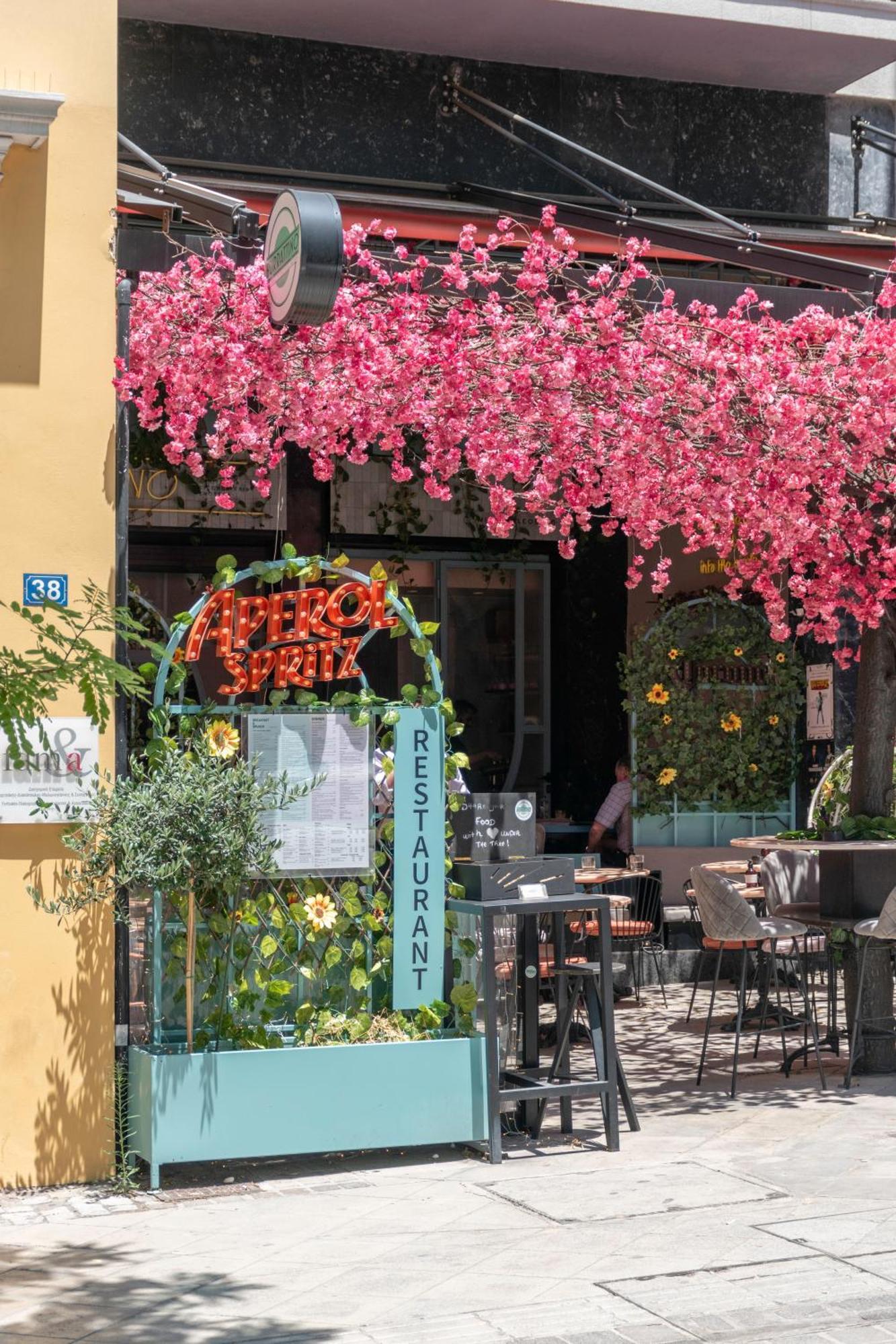 Boho Chic 2Br Apartment In The Center Of Athena Bagian luar foto